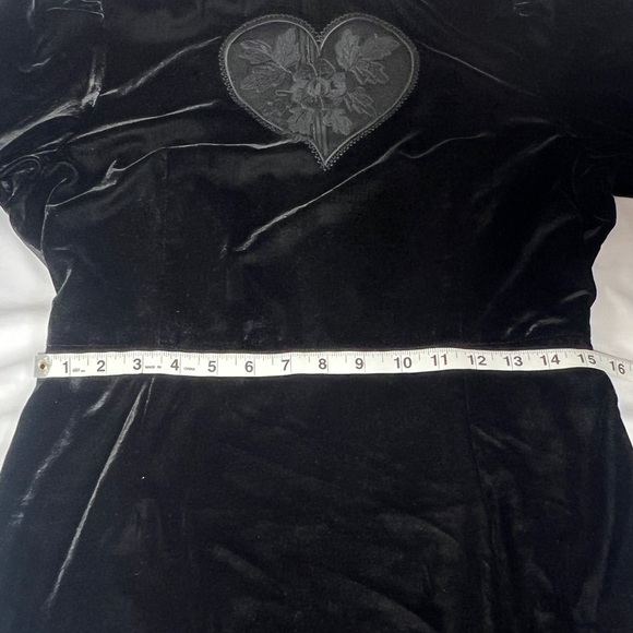 New KristinIt Black Velvet Sirsna Embroidered Heart Mini Dress Women’s Large - Picture 11 of 13